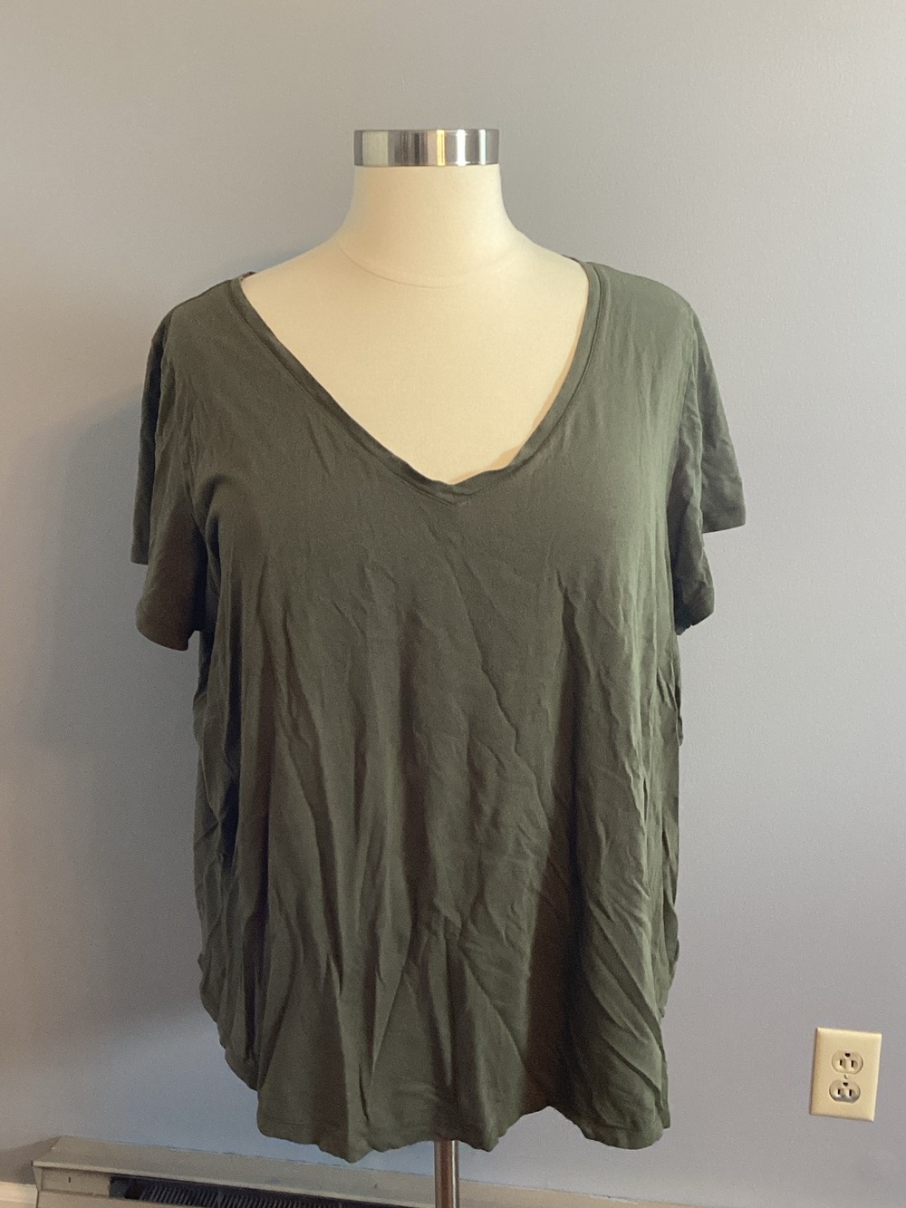 torrid Olive Green V-Neck Short Sleeve Tee- size 5